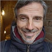 Sei uno straniero e vuoi migliorare il tuo italiano? Allora hai trovato la persona che fa al caso tuo.